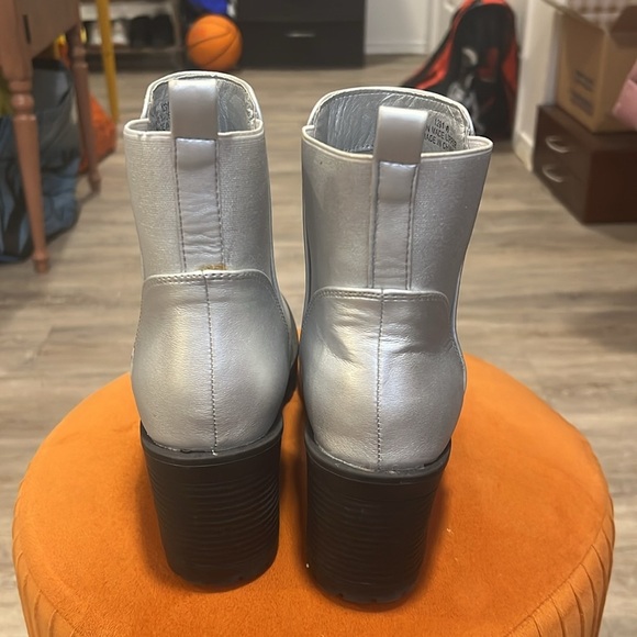 Mod Cloth Silver Heeled Ankle Boots - Picture 3 of 11